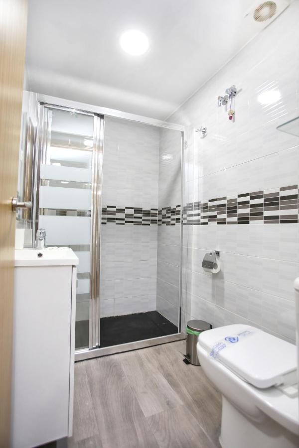 Apartamento En Calle Mendoza - Zona Huelin & 300 Mts De La Playa * Málaga